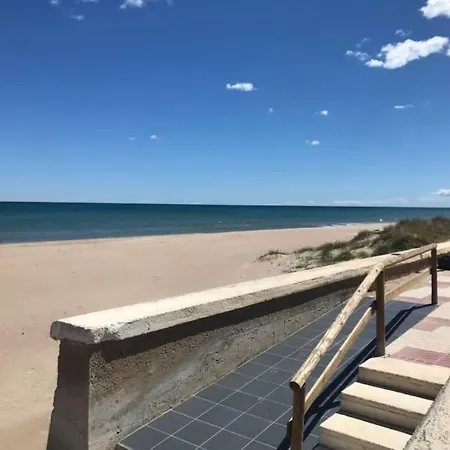 Junto A La Playa De El Perello