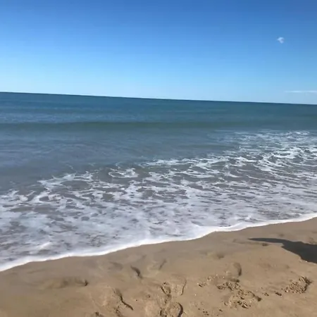 Junto A La Playa De El Perello Nyaraló *